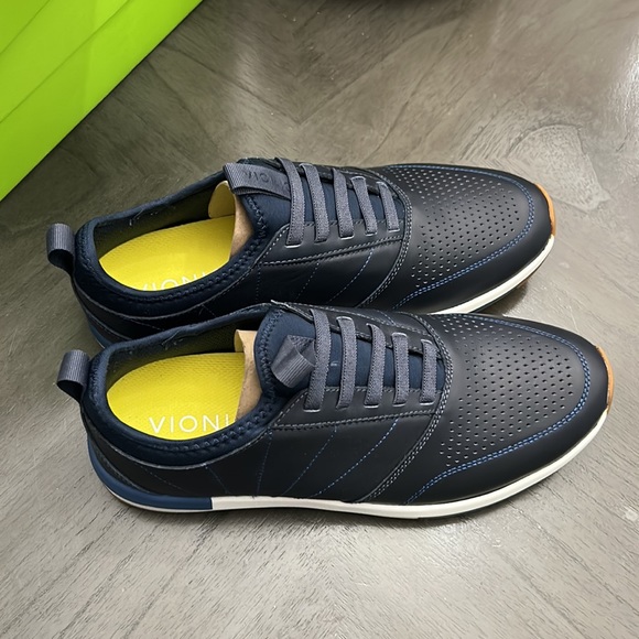 Vionic Trent Sneaker - Picture 11 of 16